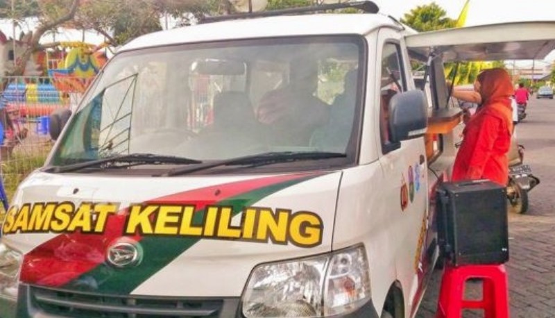 Mobil layanan Samsat Keliling Surabaya.