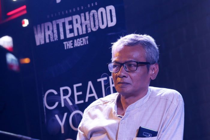 SERIUS: Pengamat Politik dari Universitas Trunojoyo Madura (UTM) Mochtar W Oetomo. (MUS PURMADANI/RADAR SURABAYA)