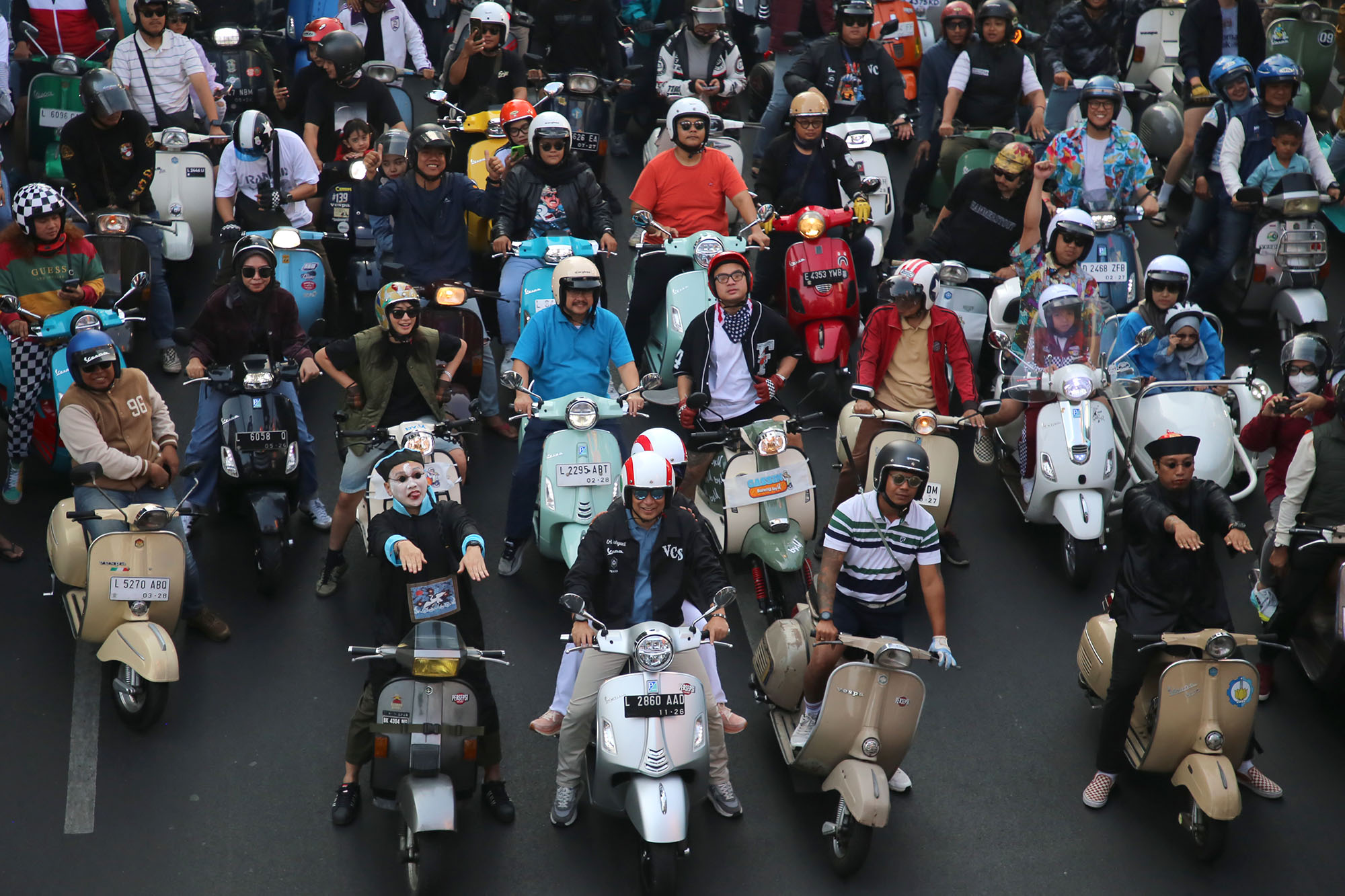 Ribuan anggota komunitas motor berkendara ke sejumlah titik wisata di Surabaya, Minggu 21 Juli 2024. (IST)