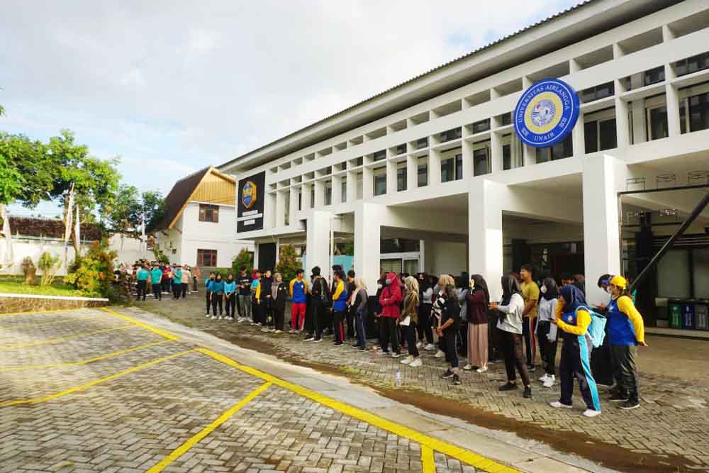 Kegiatan mahasiswa di kampus Fikkia Unair di Banyuwangi yang terdiri dari Fakultas Ilmu Kesehatan, Kedokteran, dan Ilmu Alam.