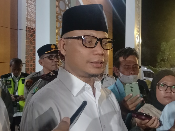 FOKUS: Direktur Pelayanan Haji Luar Negeri Dirjen Penyelenggaraan Haji dan Umrah Kemenag, Subhan Cholid. (RAHMAT S/RADAR SURABAYA)