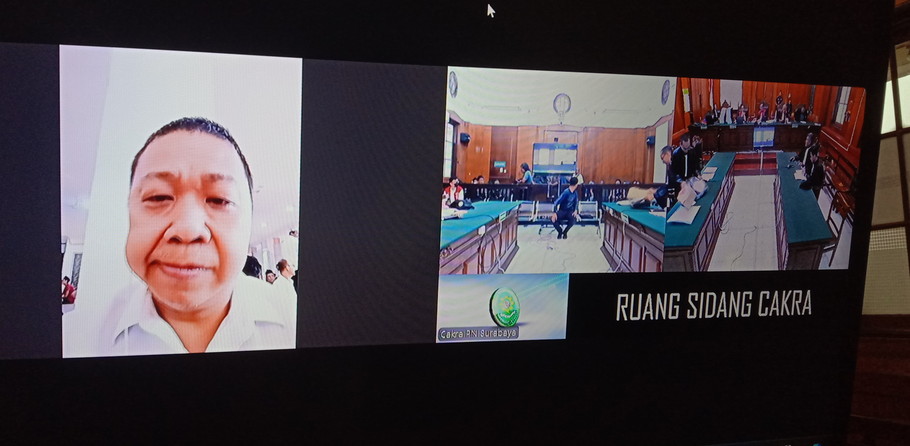 Kurniawan disidang secara daring gegara menyimpan ganja. (FAJAR/RADAR SURABAYA)