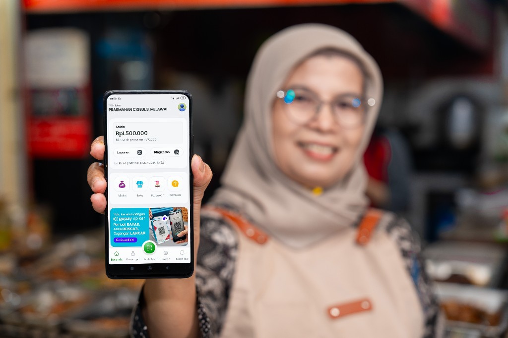 Aplikasi GoPay Merchant, inovasi karya anak bangsa terbaru untuk memberikan layanan keuangan yang aman dan mudah  bagi pelaku usaha, khususnya pelaku UMKM.
