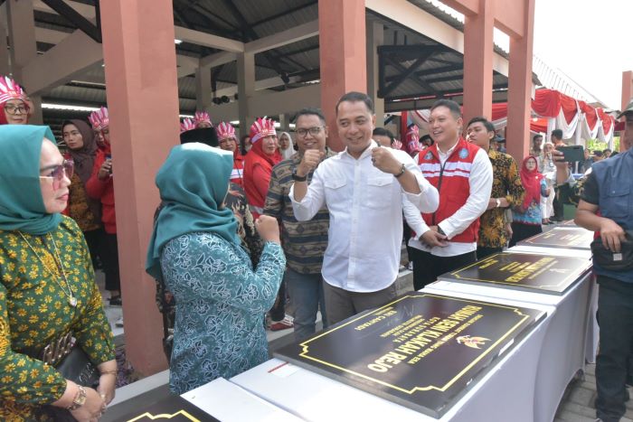 MASA DEPAN: Wali Kota Surabaya Eri Cahyadi meresmikan wajah baru eks Lokalisasi Moroseneng yang terletak di Sememi, Benowo, Surabaya Barat, Jumat (26/(SURABAYA.GI.ID)