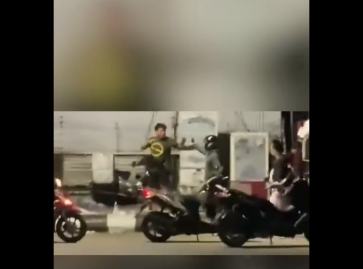 Tangkapan layar pengusaha asal Surabaya dikeroyok sejumlah orang di Semarang. (IST)
