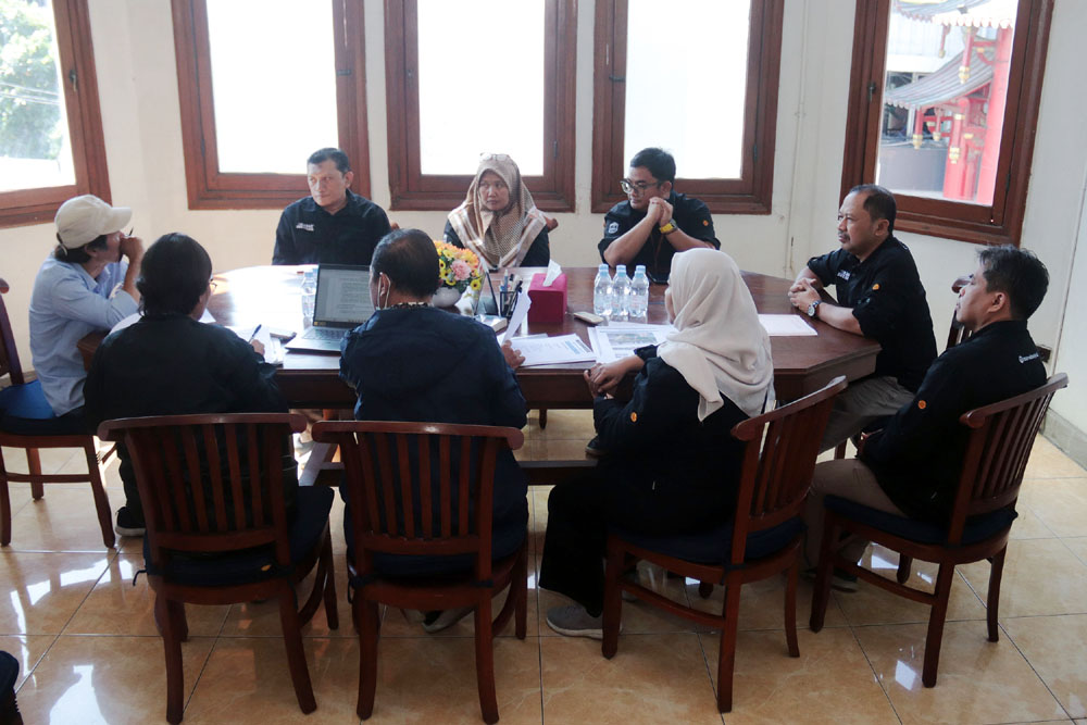 Proses verifikasi faktual yang dilakukan Dewan Pers di kantor redaksi Radarsurabaya.id.