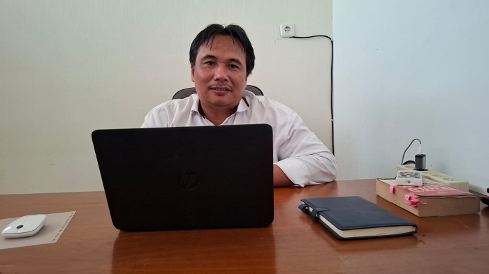 Komisioner KPU Surabaya Bakron Hadi (DIMAS MAHENDRA/RADAR SURABAYA)