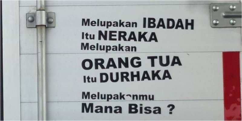 Contoh tulisan di bak belakang truk.