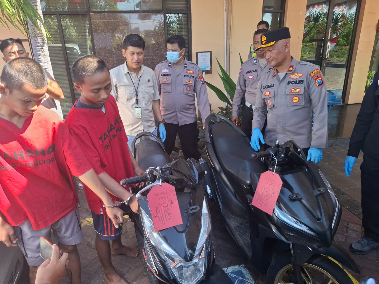Dua tersangka curanmor diamankan Polsek Mulyorejo. Mereka mencuri dua motor di hotel. (IST)