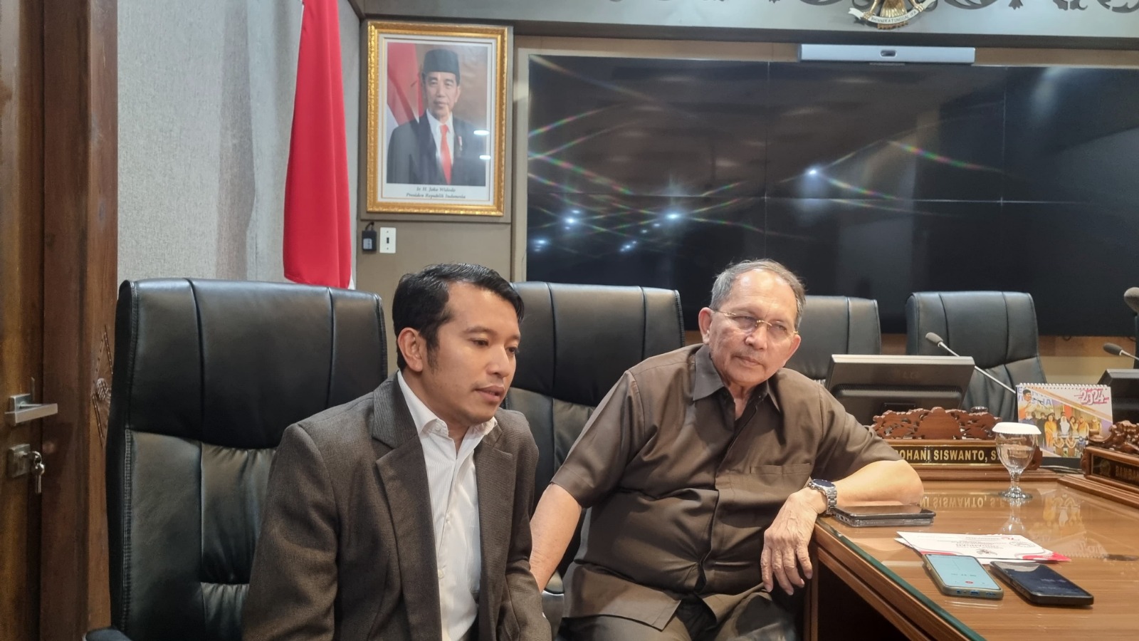 Ketua Komisi A DPRD Jatim Adam Rusydi (kiri) bersama anggota Komisi A DPRD Jatim Freddy Poernomo. (IST)