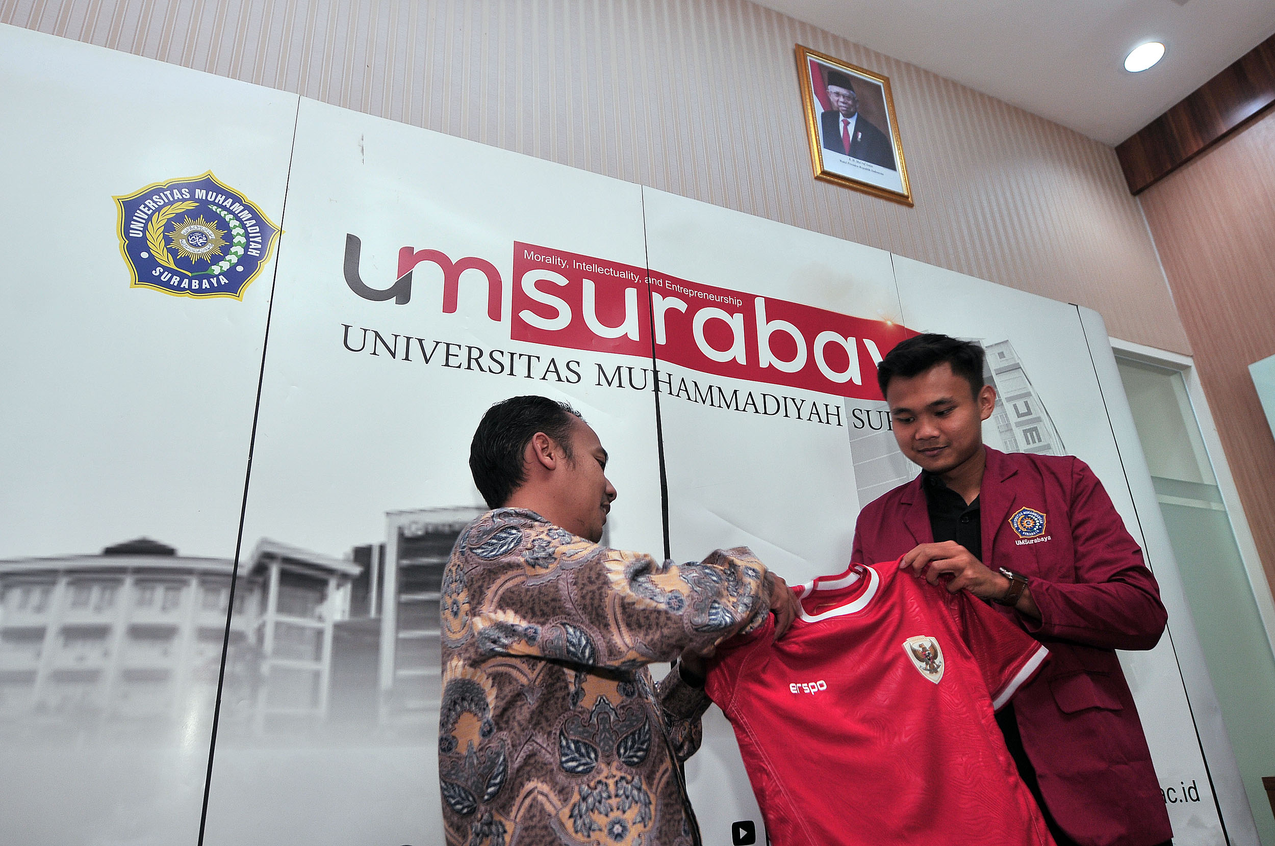 Komang Teguh sadar usia atlet memiliki batas untuk berprestasi karena itu harus bersiap dengan bekal ilmu.