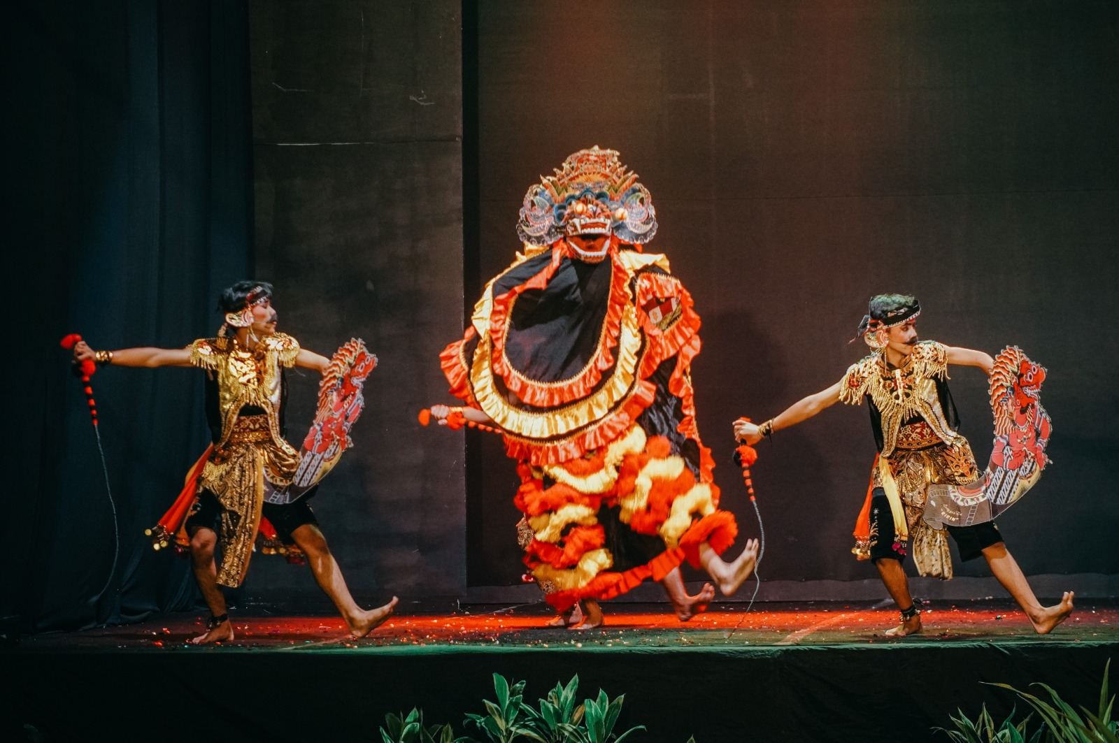 Festival Terbuka Jaranan merupakan agenda rutin tahunan yang diselenggarakan dalam rangka menyambut Hari Jadi Trenggalek.