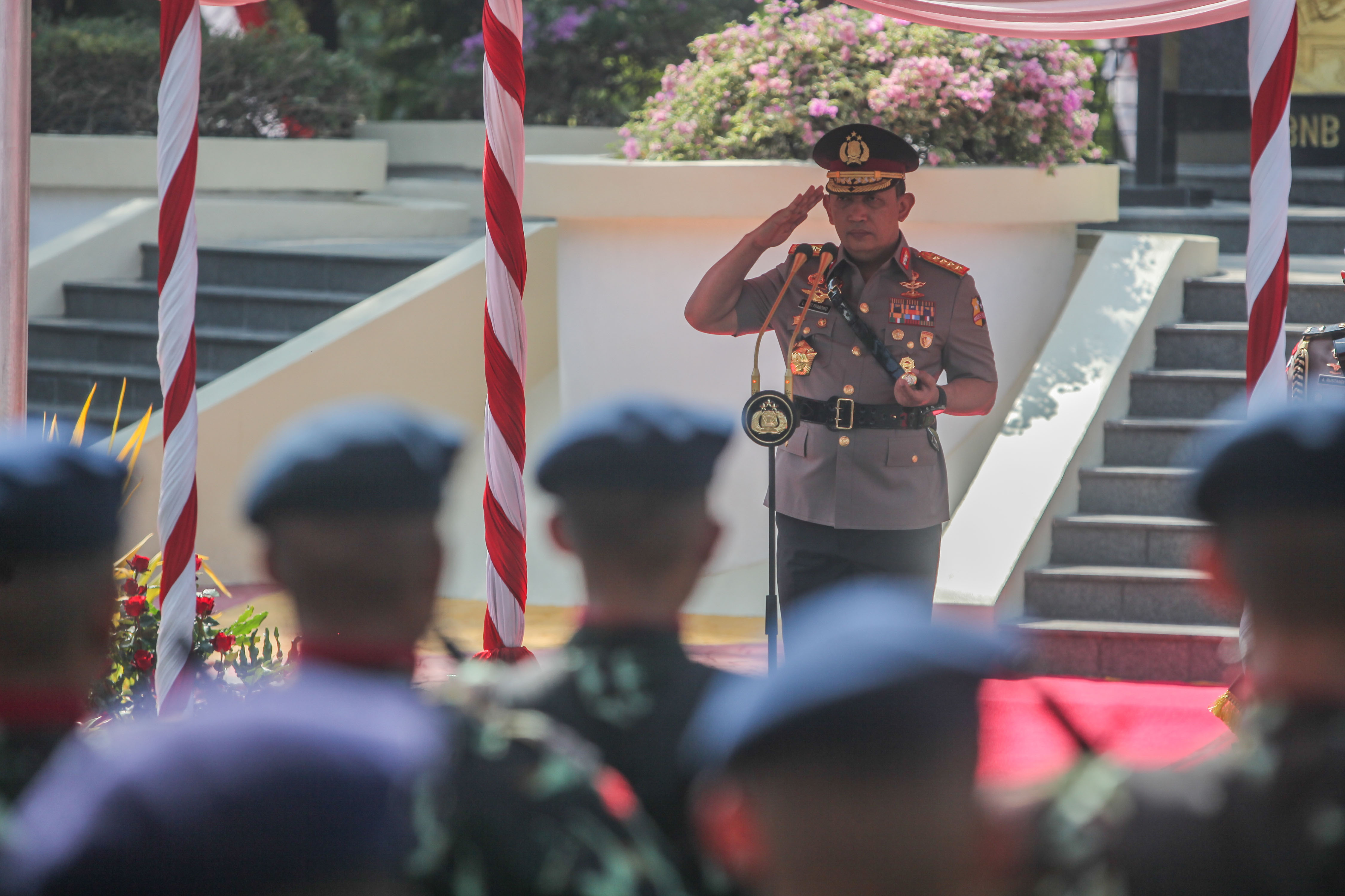 Kapolri Jenderal Polisi Listyo Sigit Prabowo saat menjadi inspektur upacara peringatan Hari Juang Polri di Monumen Perjuangan Polri, di Monumen Perjuangan Polri di Surabaya, Rabu (21/8).