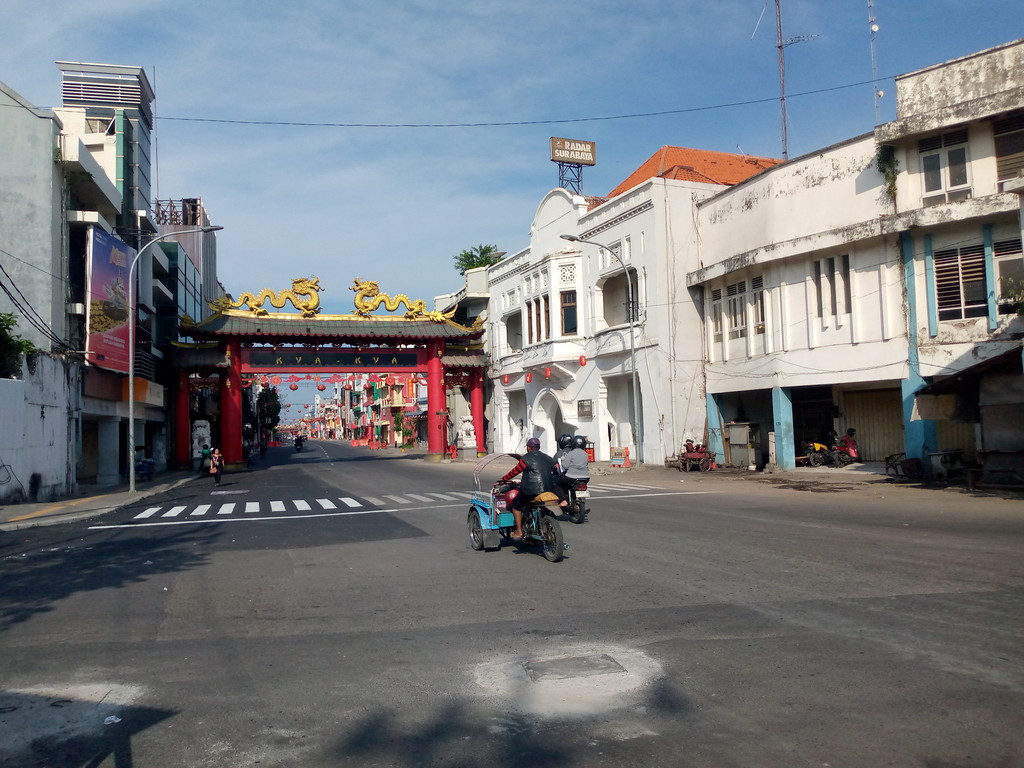Kawasan Kya-Kya di Jalan Kembang Jepun Surabaya terlihat cerah. (rek)