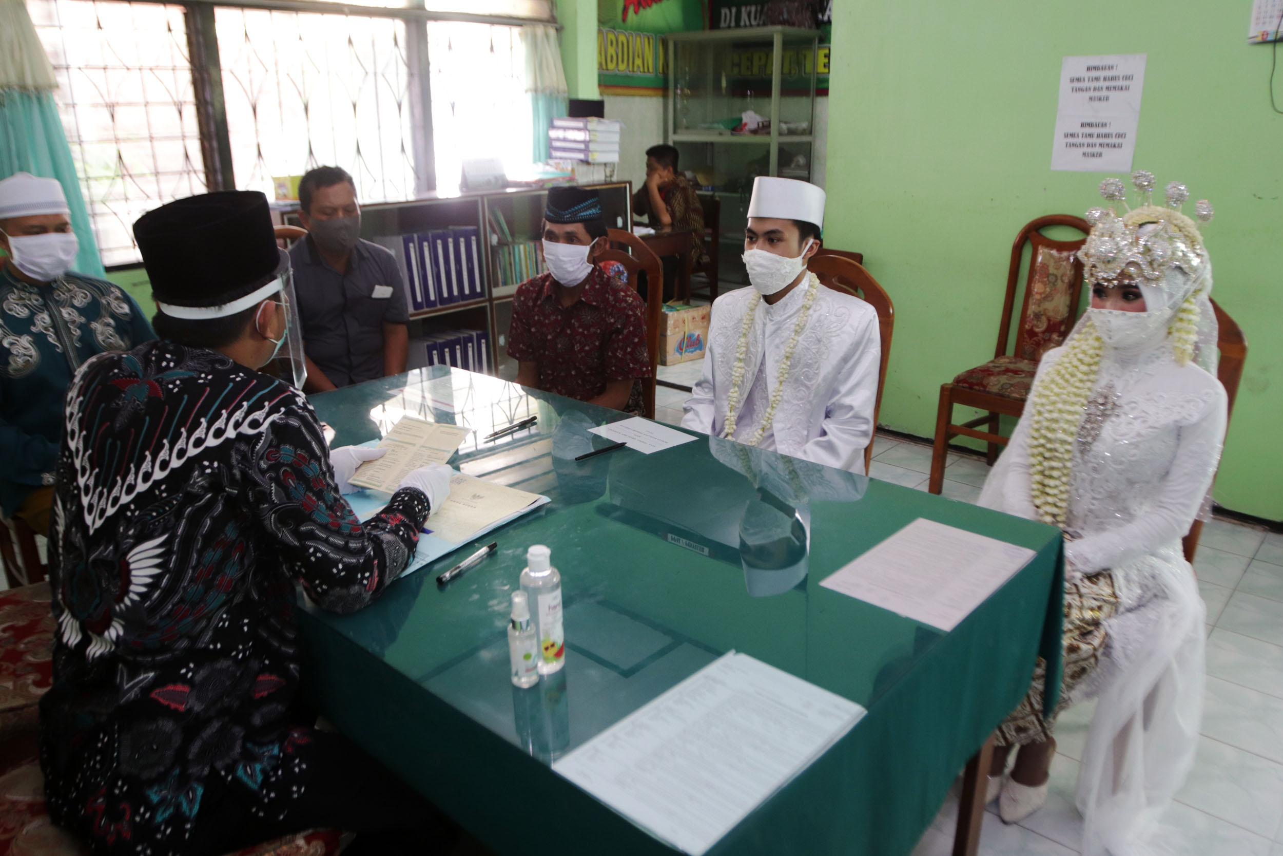 Dari data BPS, angka pernikahan di Indonesia pada 2023 mengalami penurunan sebesar 7,51 persen.