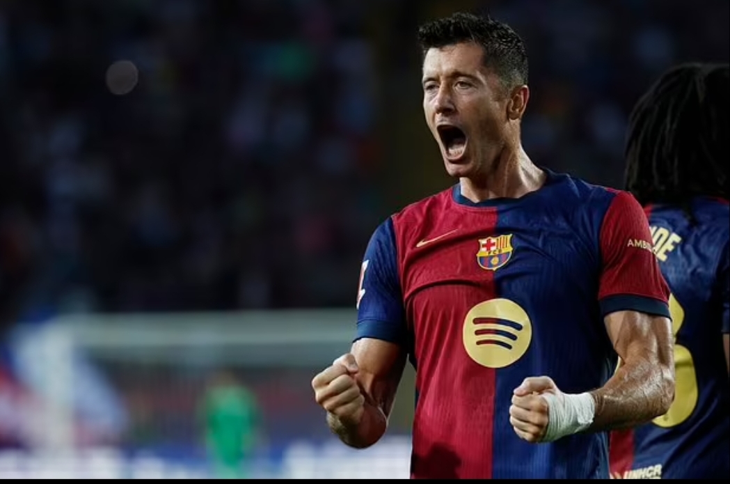 Striker gak Robert Lewandowski Bawa Barcelona menang di kandang.