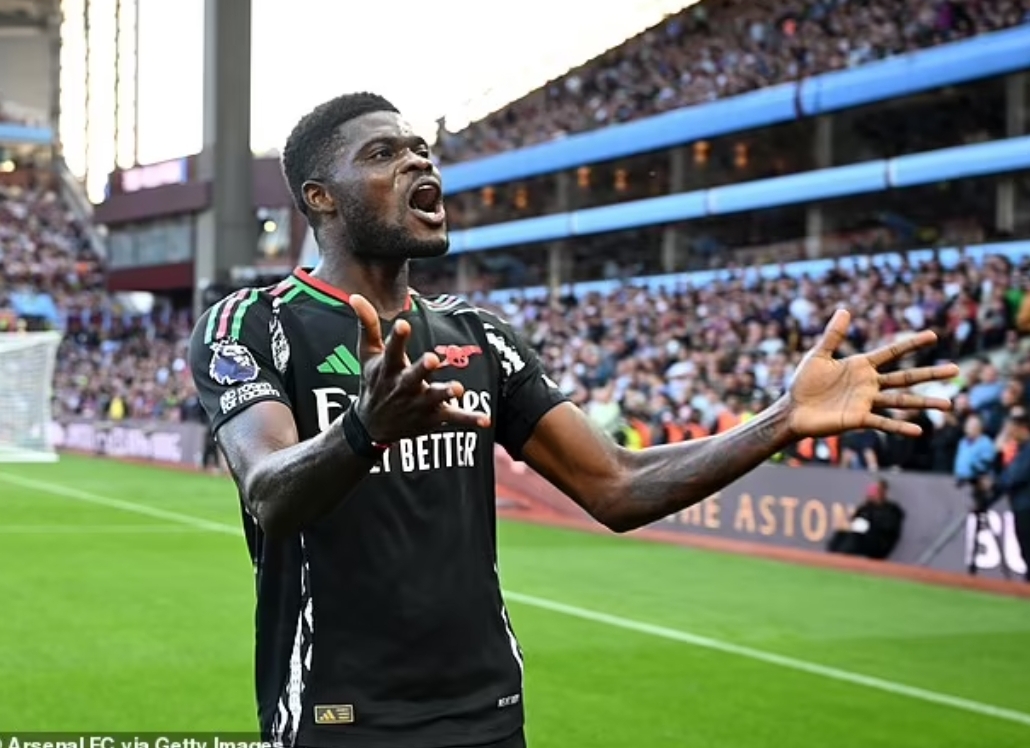 Thomas Partey memastikan kemenangan lewat tendangan yang seharusnya bisa dieksekusi dengan lebih baik oleh Emi Martinez