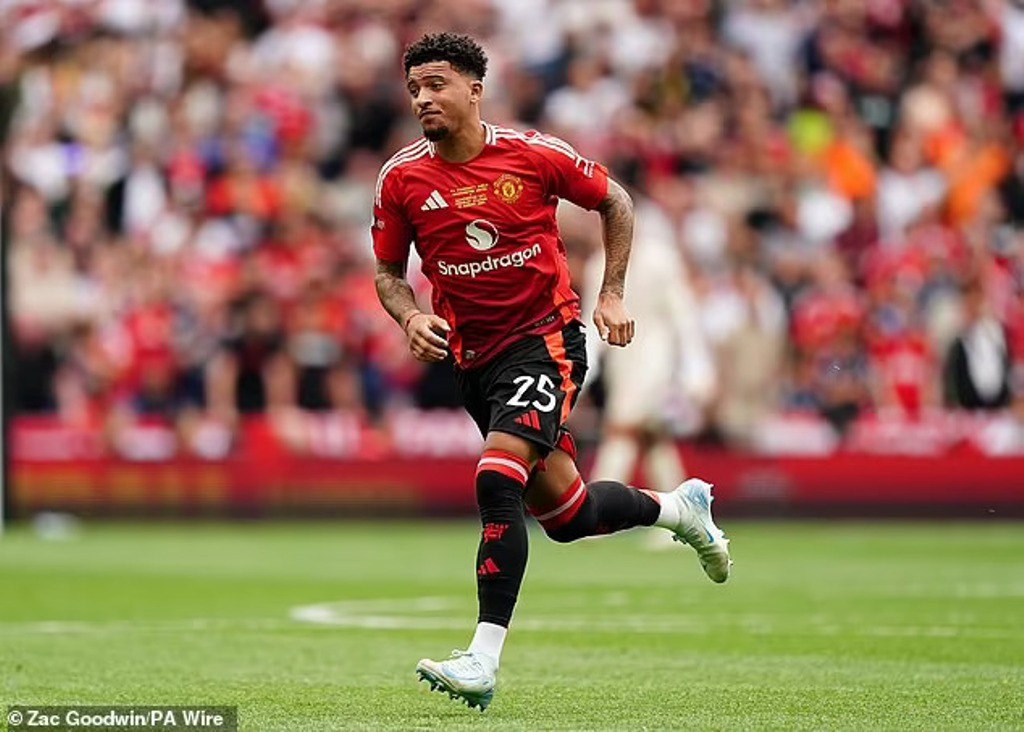 Chelsea sedang menjajaki   kesepakatan untuk mengontrak Jadon Sancho dari Manchester United sebelum batas waktu