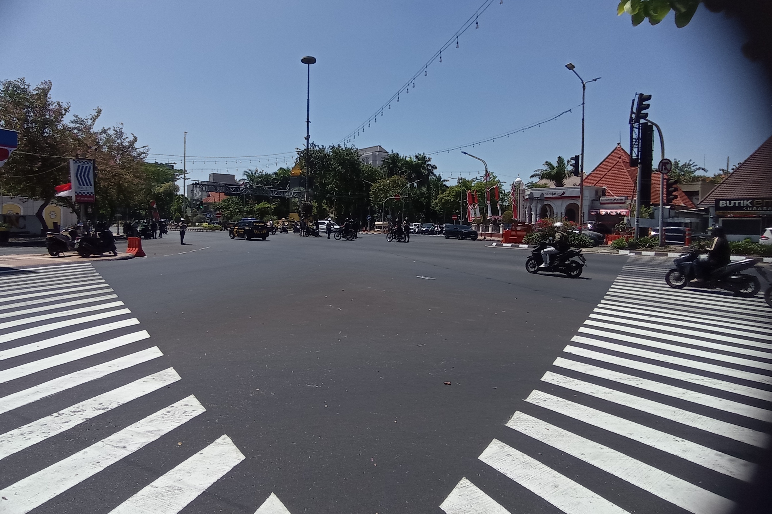 Persimpangan Jalan Raya Darmo dan Jalan Polisi Istimewa menjadi saksi bisu peristiwa coen Boulevard pada November 1945.