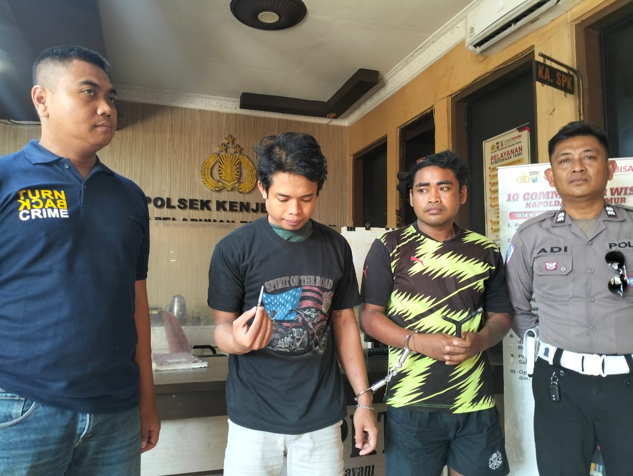 Dua pelaku curanmor yang beraksi di Jalan Dukuh Bulak Banteng, Surabaya, diamankan usai motor curian mogok saat dibawa kabur. (IST)