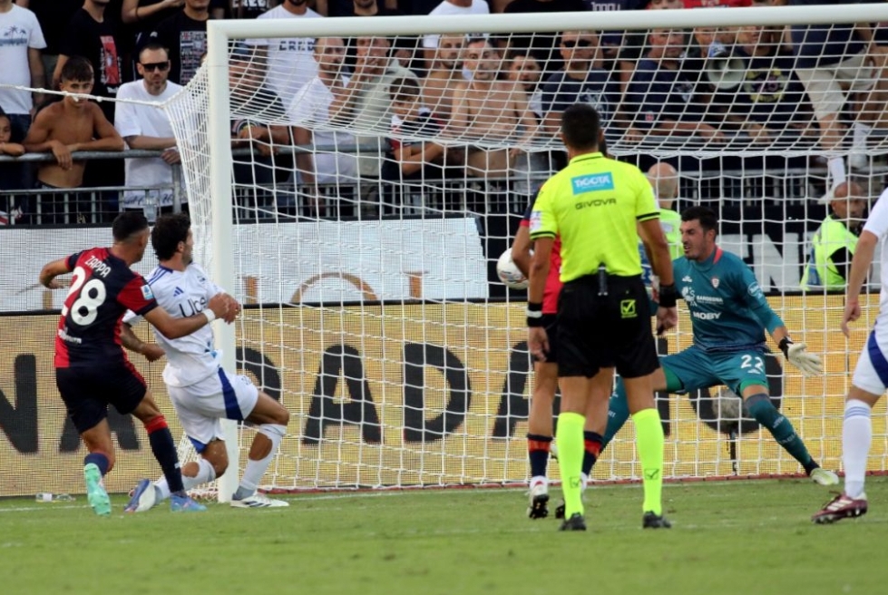Cagliari 1-1 Como, poin pertama Cecs Fabregas sebagai pelatih di Serie A Italia.
