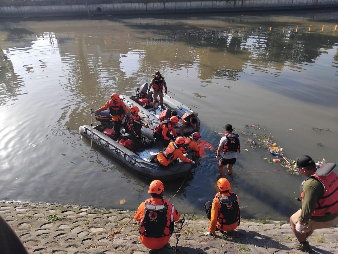 HANYUT : Polisi selidiki identitas MR X yang tenggelam di Sungai Kalimas, Surabaya.