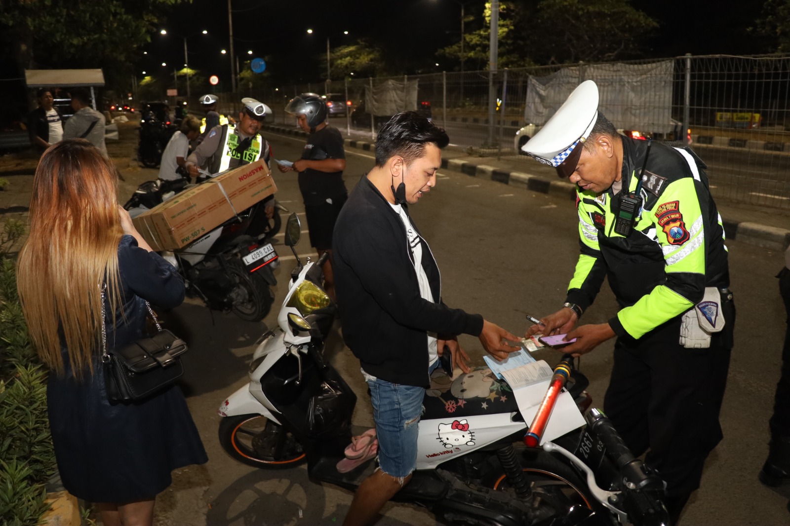 Sebanyak 61 kendaraan bermotor ditilang dalam patroli gabungan yang dilaksanakan Polres Pelabuhan Tanjung Perak, Surabaya. (IST)