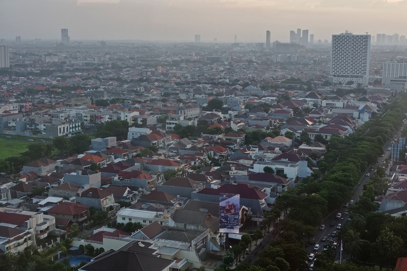 Pemukiman padat penduduk dikota Surabaya.