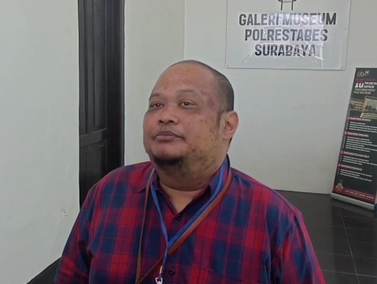 Doni Adinegara kuasa hukum Moses Hendry, tersangka Kasus KDRT saat berada di Polrestabes Surabaya. (IST)