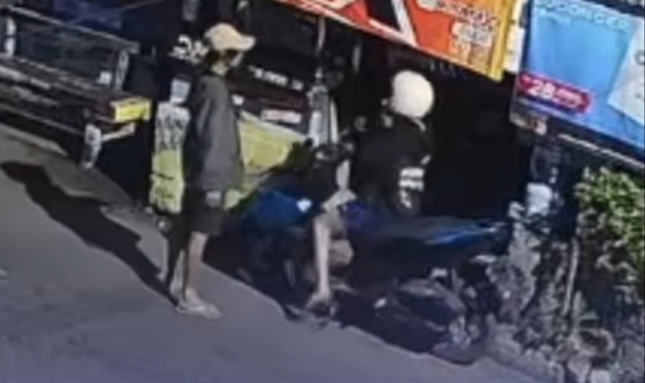 TKP : Aksi pencurian di warung milik pasangan Yaknto-Siti yang terpantau CCTV di Jalan Kutisari IX dan viral di media sosial.