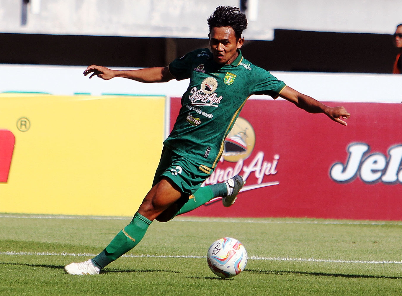 PERLAHAN: Catur Pamungkas, bek andalan Persebaya Surabaya kini perlahan mulai pulih dari cedera