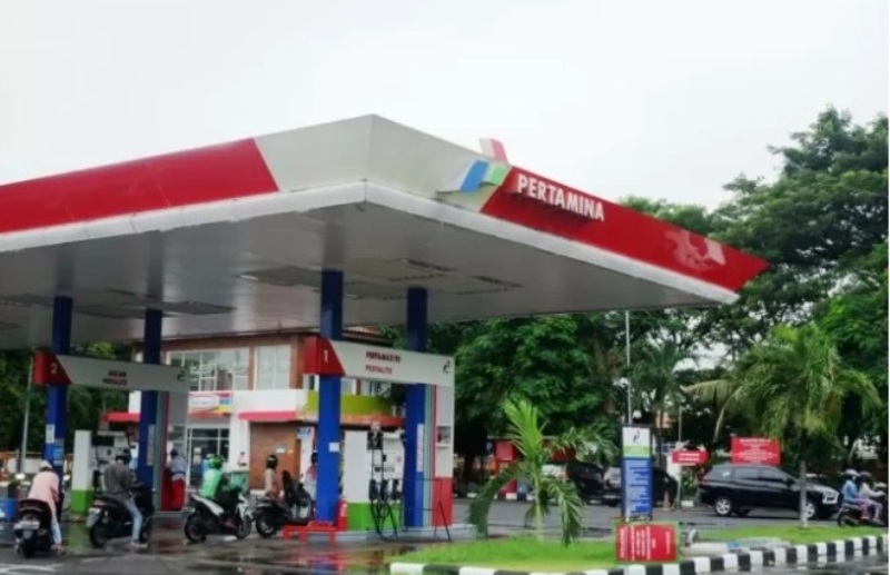 DIBATASI: Suasana disalah satu SPBU penyedia BBM bersubsidi.
