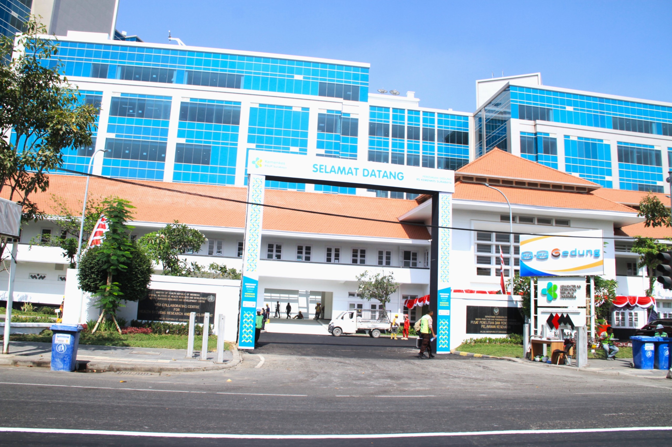Tampak depan RS UPT Vertikal milik Kemenkes di Jalan Indrapura Surabaya yang menjadi RS Rujukan Katastropik terbesar di Indonesia.