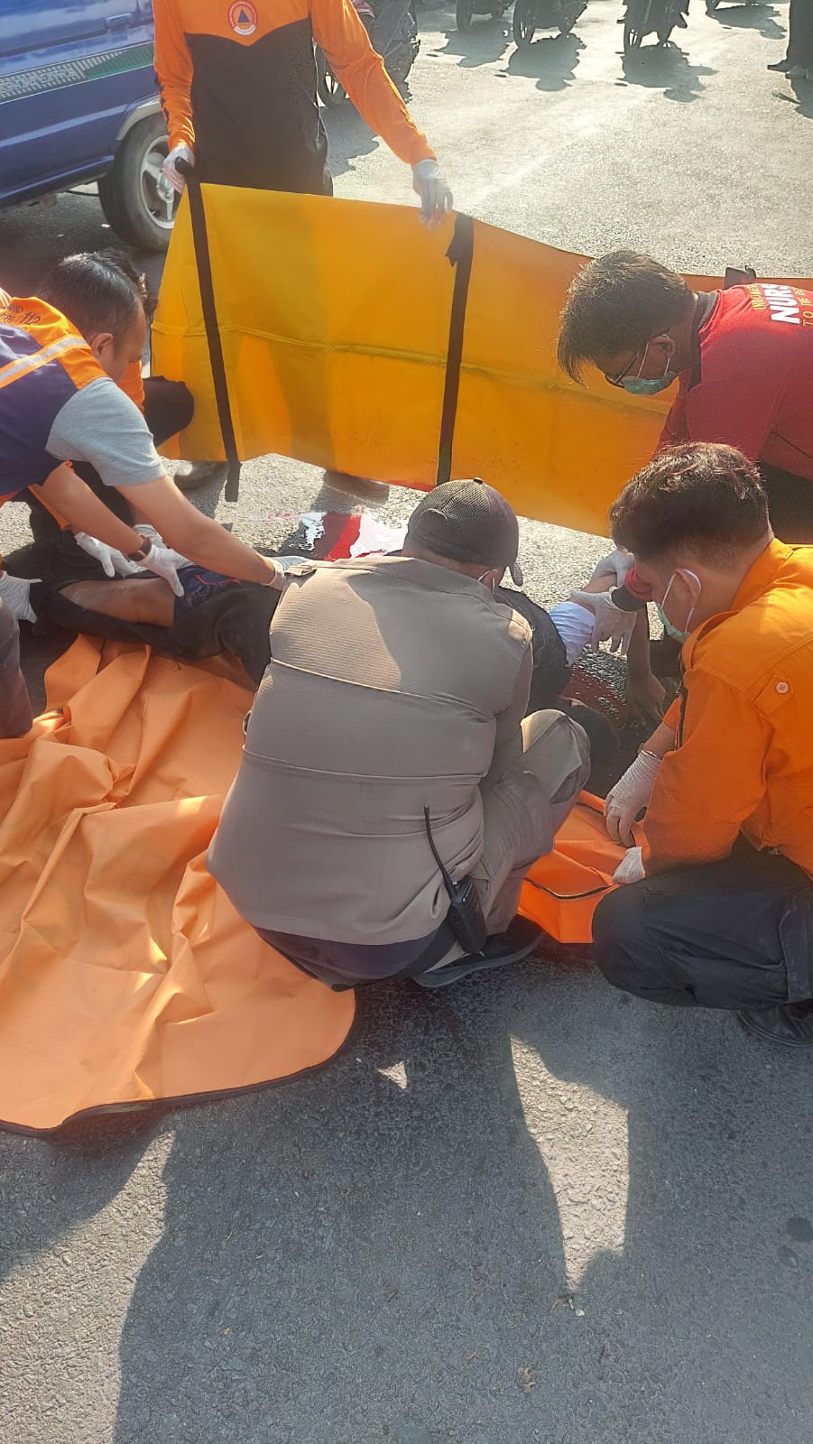 Kondisi korban tewas tergeletak di Jalan Gunungsari Surabaya. (IST)