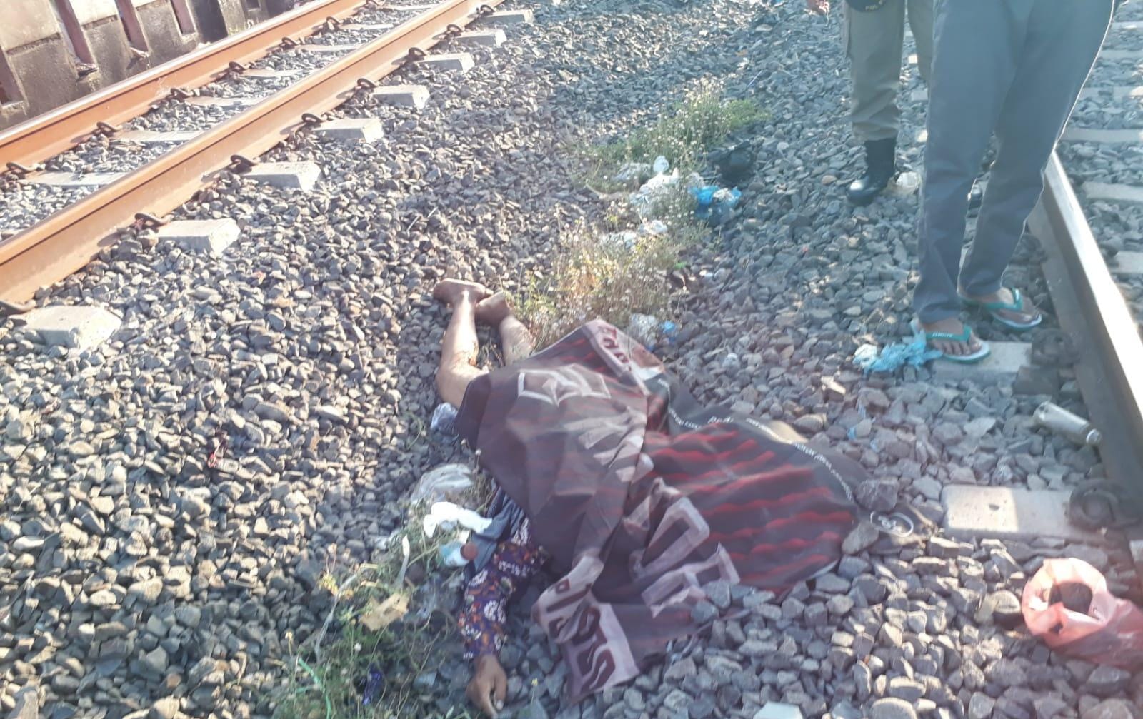 Polisi duga korban kecelakaan hingga tertabrak KA yang melintas. (IST)