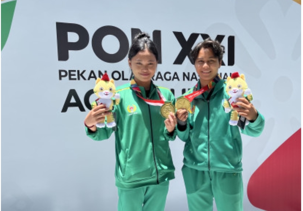 Gladies Lariesa Garina Hagakore (kanan) bersama Linar Betiliana.