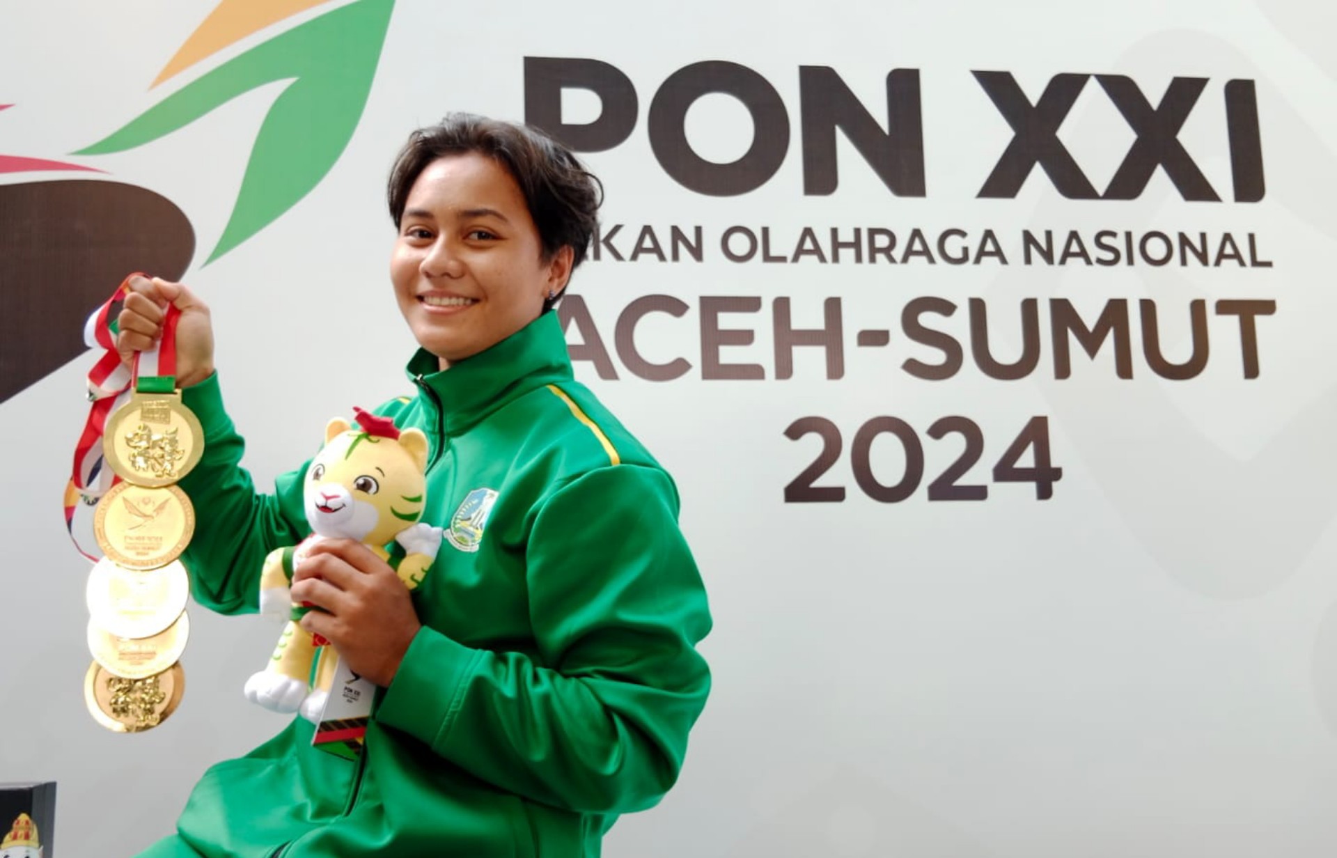Gladies Lariesa Garina Hagakore sapu bersih semua medali loncat indah.