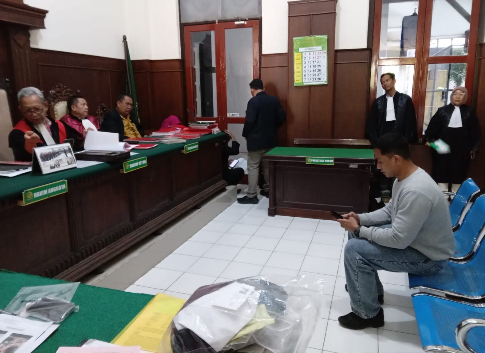 SAKSI : Suhermanto saat memberikan keterangan di PN Surabaya.