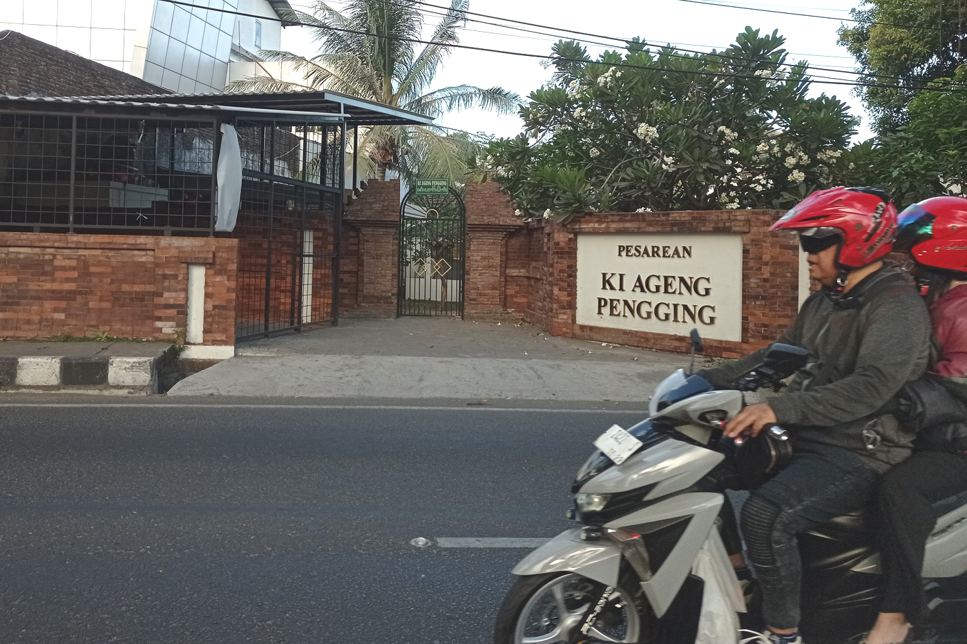 SESEPUH: Pesarean Ki Ageng Pengging yang ada di Kawasan Ngagel, Surabaya.