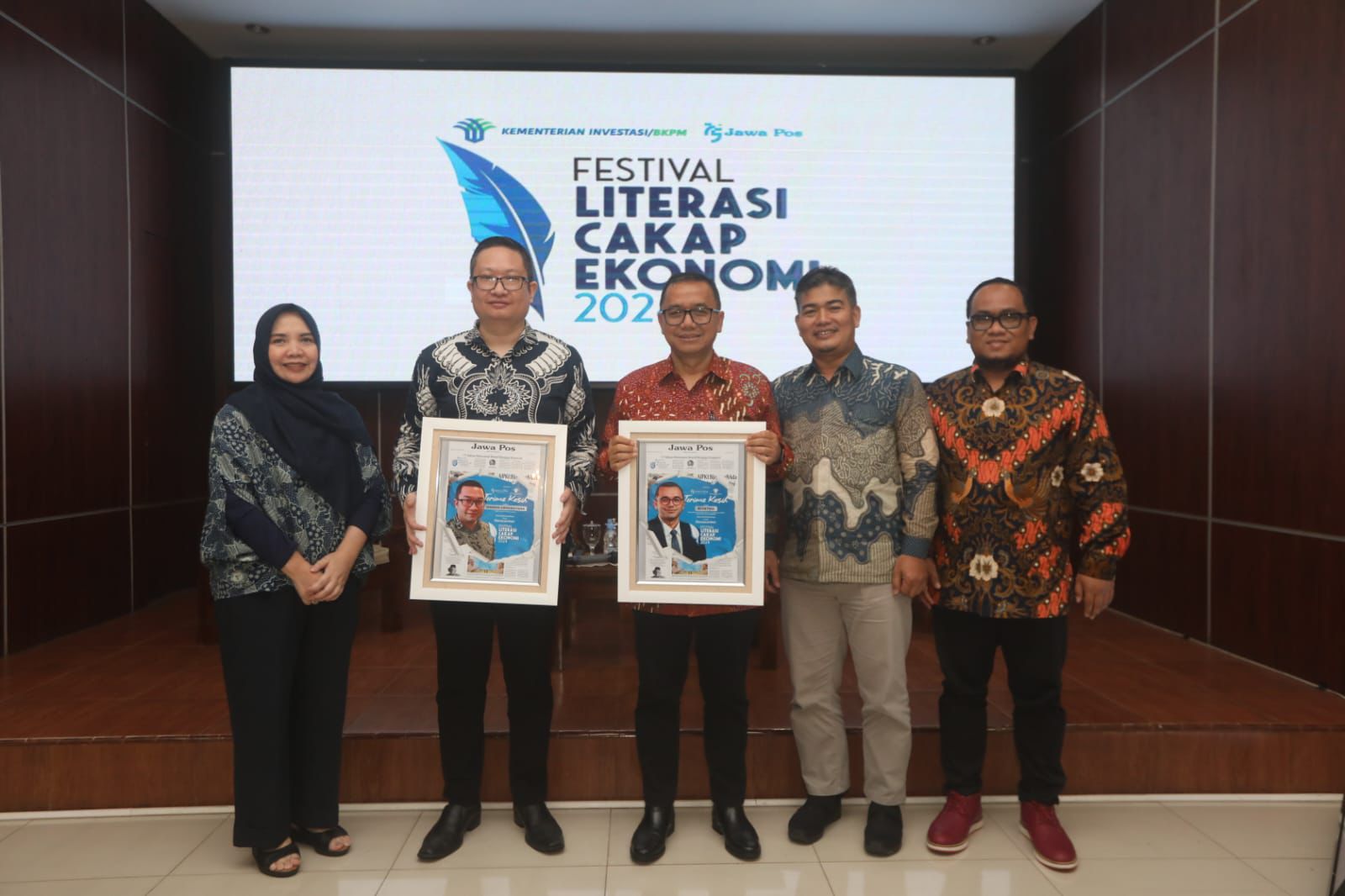 Ki-ka: Direktur Jawa Pos Media Dyah Shianti, Wadir Infovesta Wawan Hendrayana, Deputi Pengembangan Penanaman Modal KemInvet/BKPM Riyatno, Direktur JP TV Suprianto, Pemred JawaPos.com Dhimas Ghinanjar.