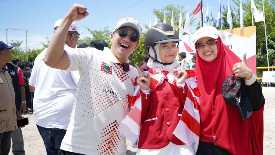 INSTAGRAM Irfan Hakim dan istrinya Della Sabrina memberikan selamat kepada putrinya Aisha Maydina Hakim atas prestasi yang diraihnya.