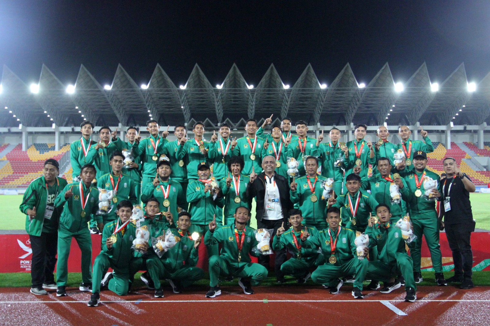Ketua Asprov PSSI Jawa Timur Ahmad Riyadh akhirnya pecah telur bawa sepakbola Raih Medali Emas.