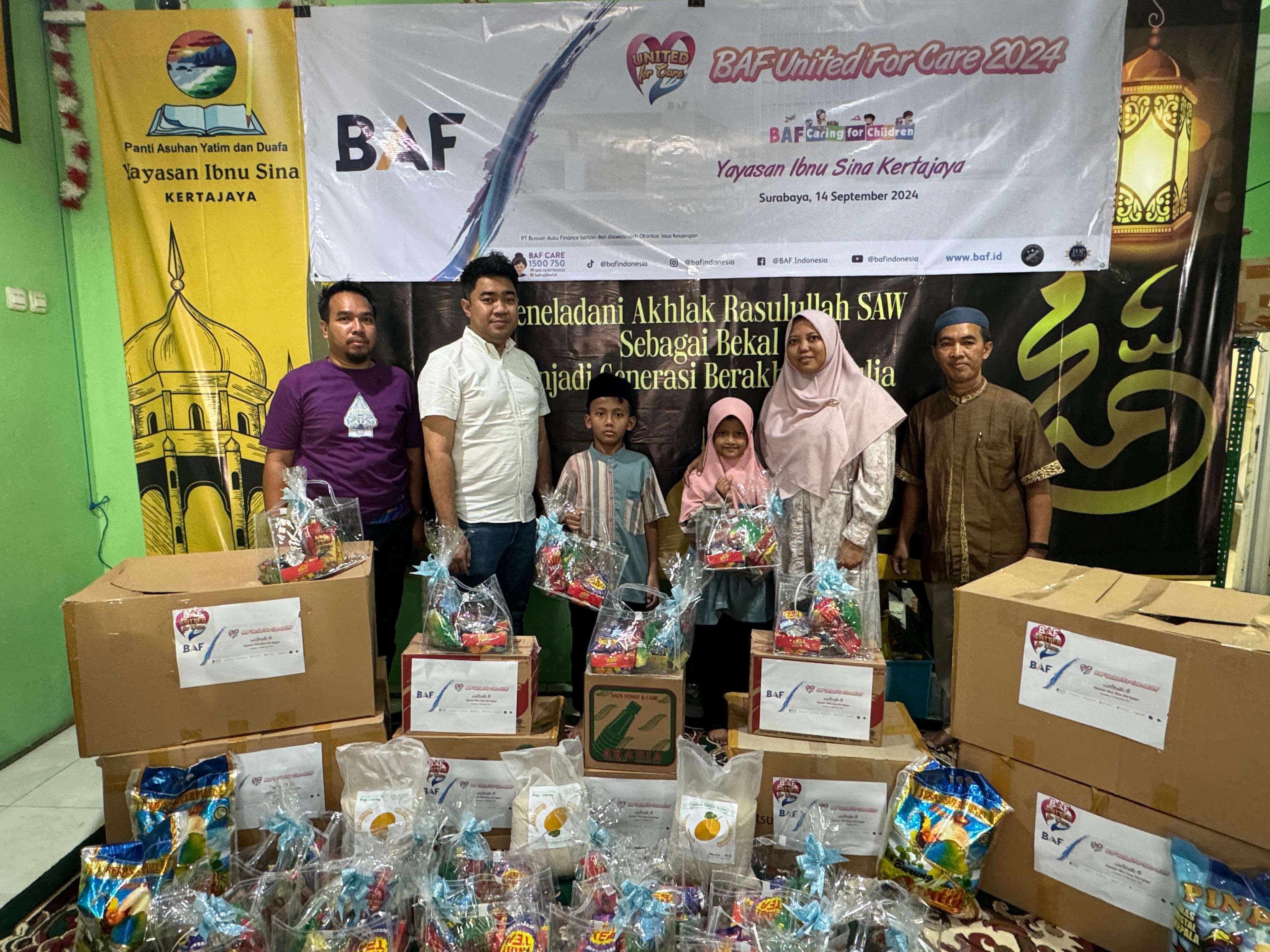 BAHAGIA: BAF berbagi kebahagian dalam kegiatan BAF United for Care di Yayasan Ibnu Sina Kertajaya, Surabaya.
