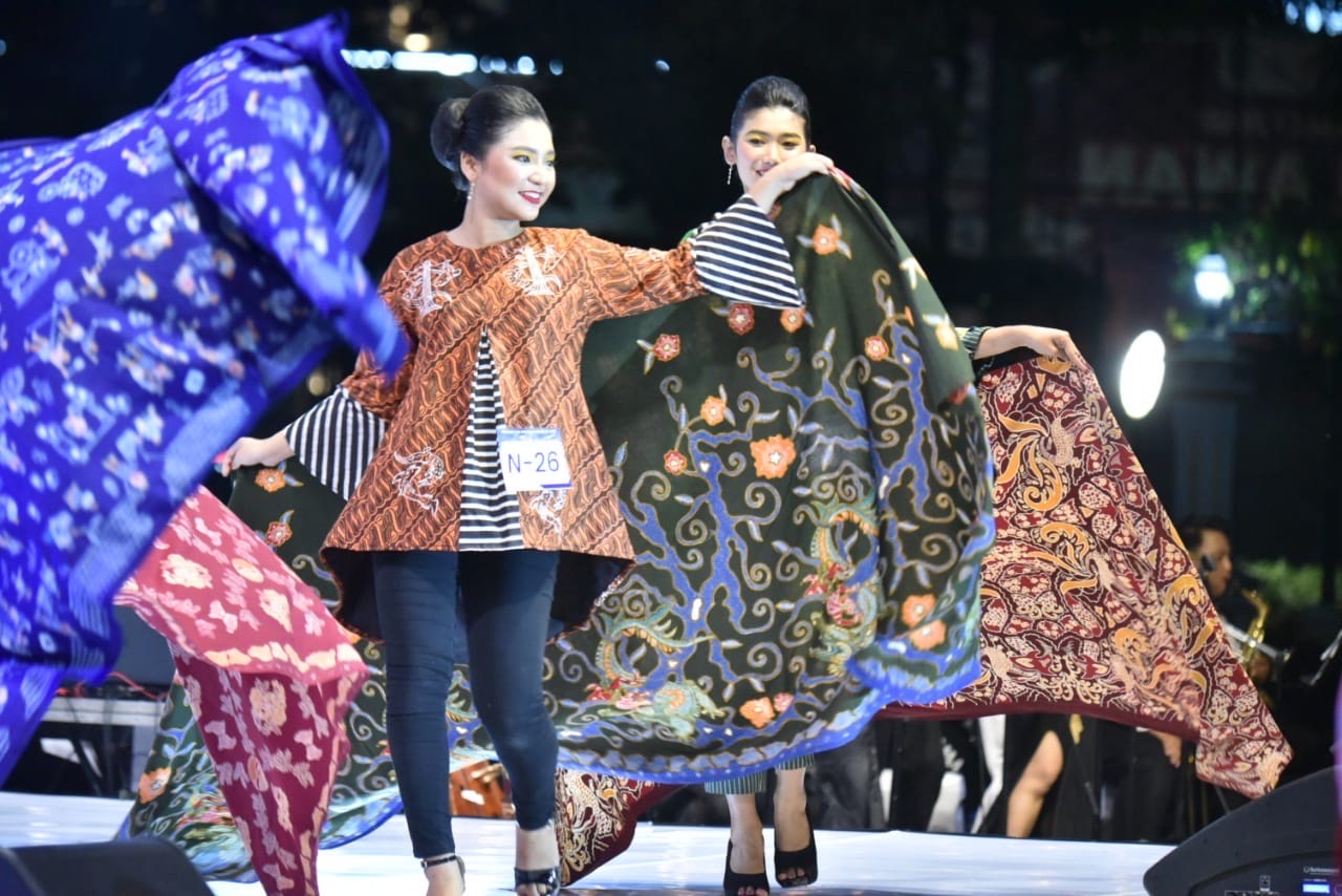 Ilustrasi fashion show Batik Surabaya beberapa waktu lalu.