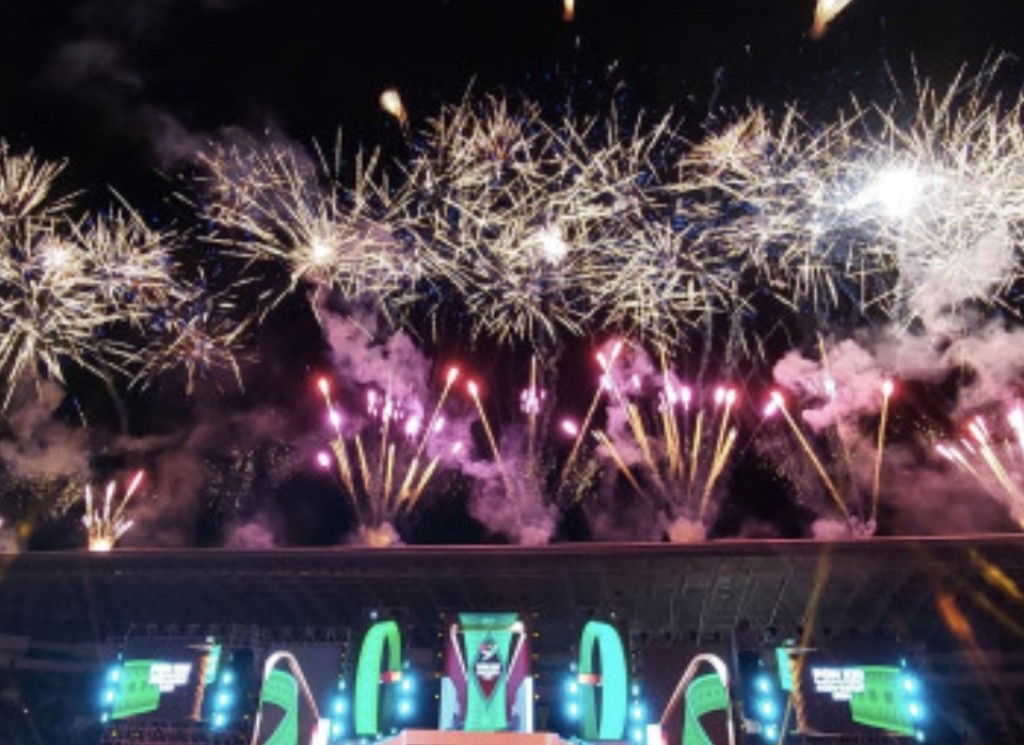 Pesta kembang api menutup rangkaian upacara penutupan PON XXI Aceh-Sumut 2024.