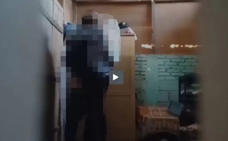 TAK MENDIDIK: Tangkapan layar video viral.