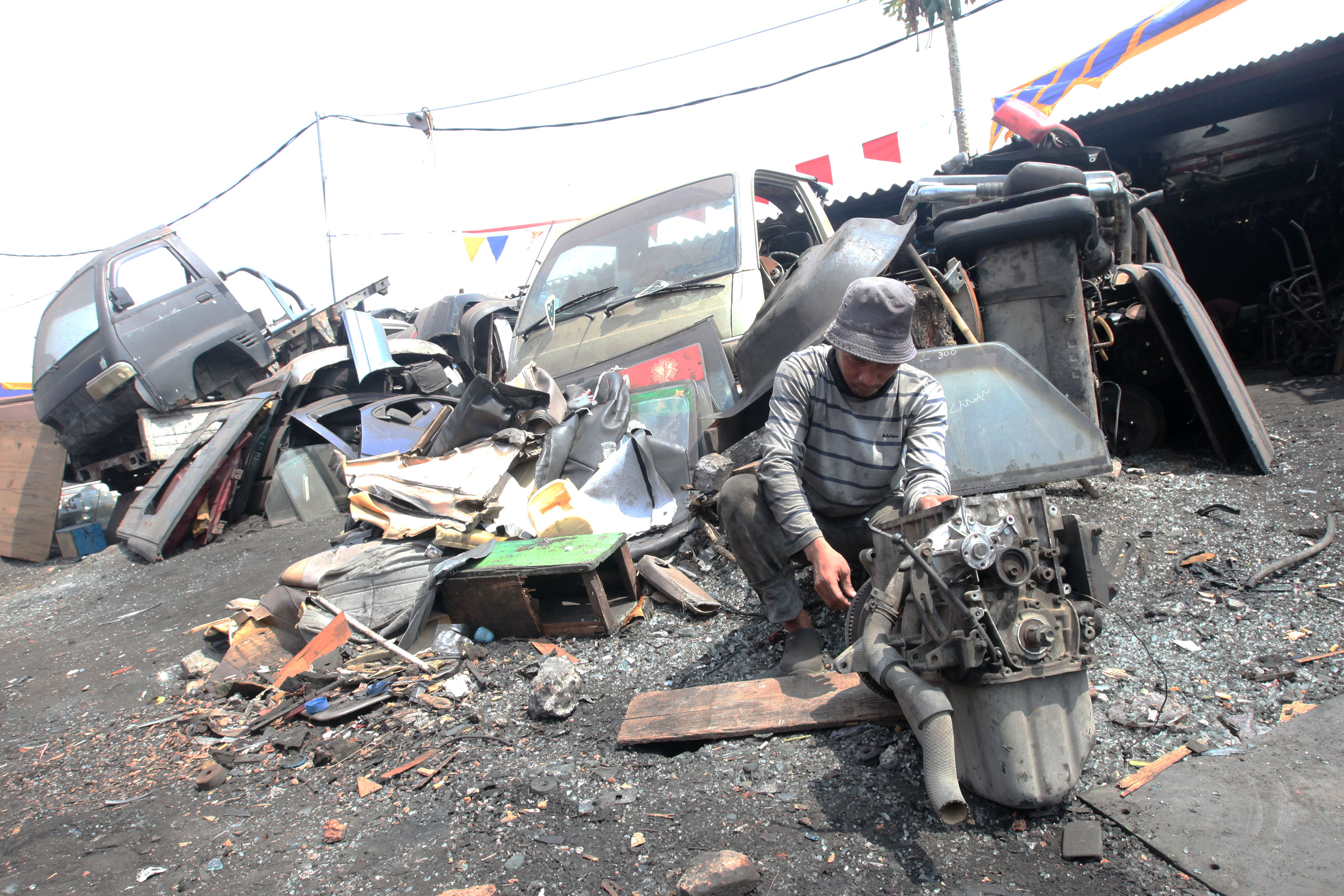 Kondisi Pasar Loak di Jalan Dupak Rukun saat ini sebelum direvitalisasi.