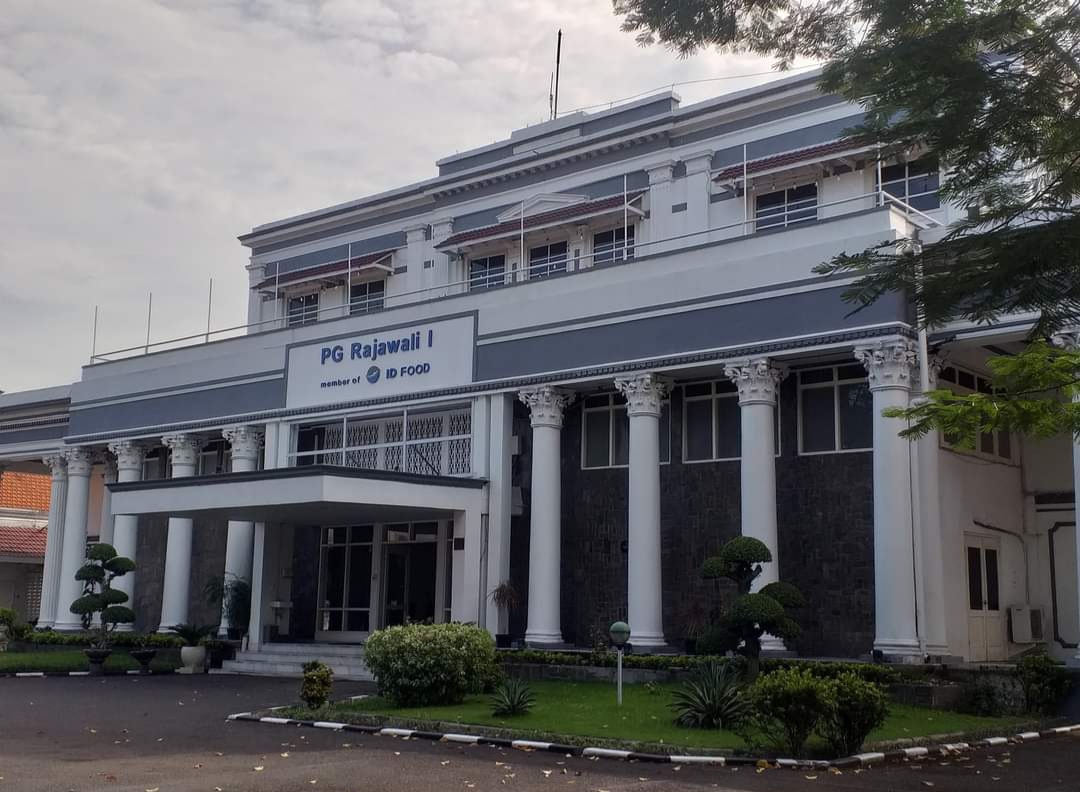 PENGUSAHA KAYA: Bekas istana Oei Tiong Ham yang kini menjadi kantor PT Rajawali I RNI Grup.