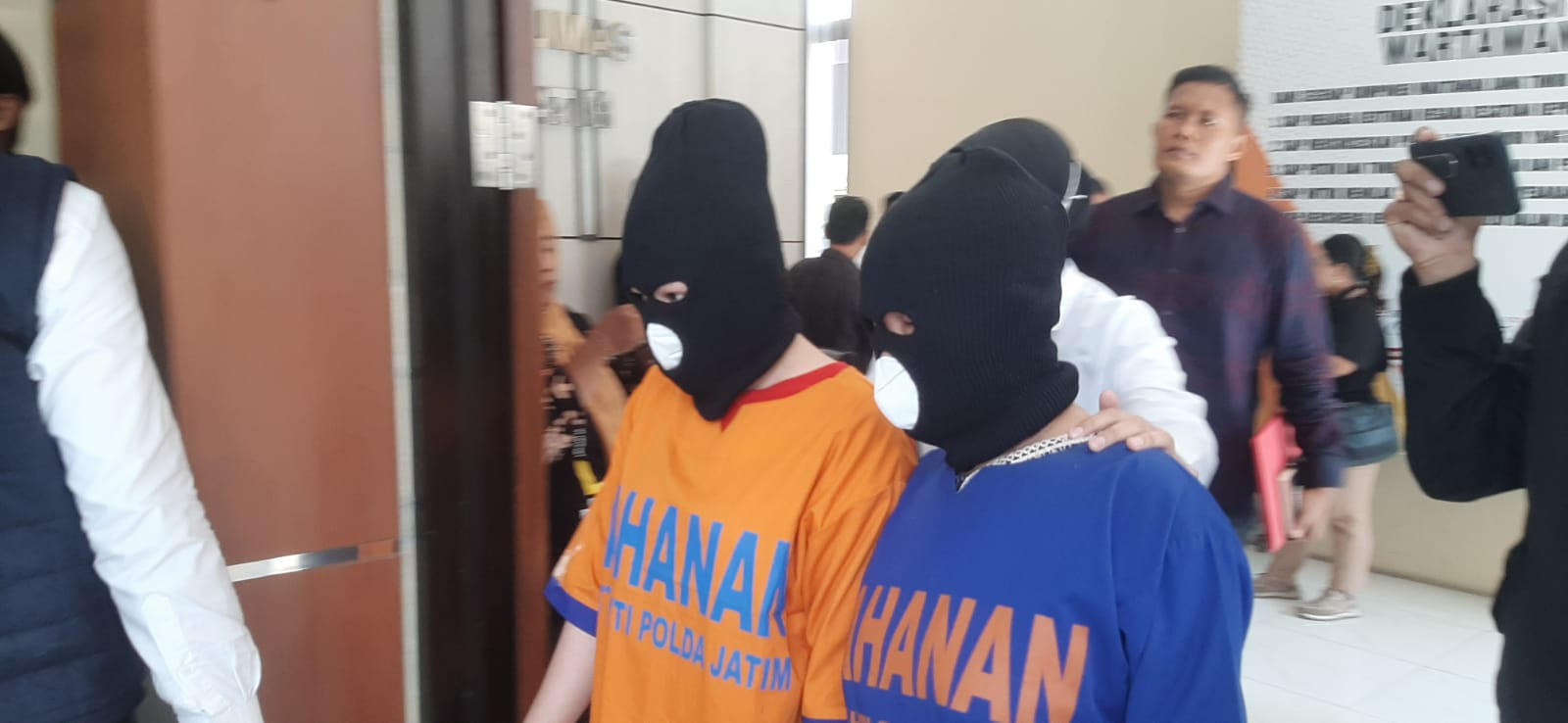 Dua mami penyedia layanan esek-esek di Surabaya dan Malang ditahan. (MAHRUS/RADAR SURABAYA)