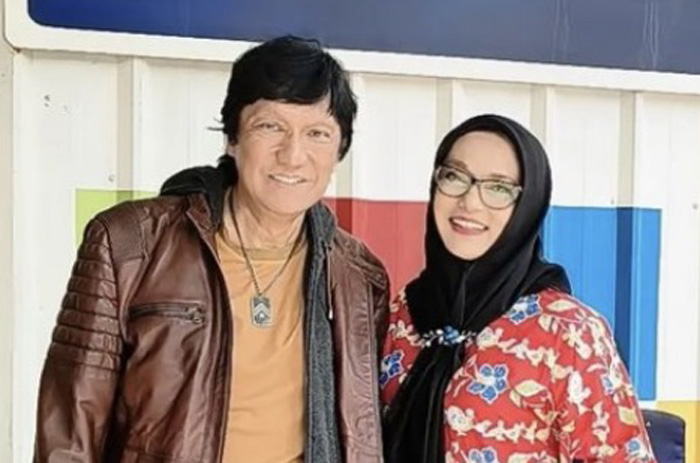Marissa Haque bersama sang suami Ikang Fawzi.